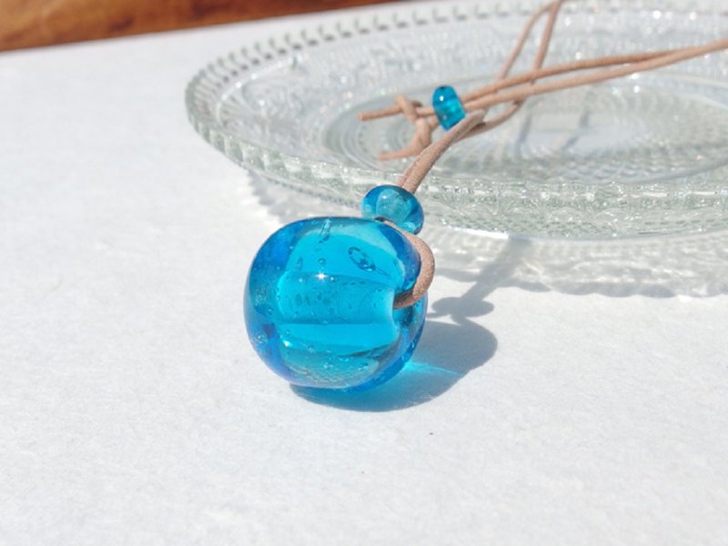 Foam ball glass (Awadama [blue]) Necklace [Mini choice] [Made to order] - 项链 - 玻璃 蓝色