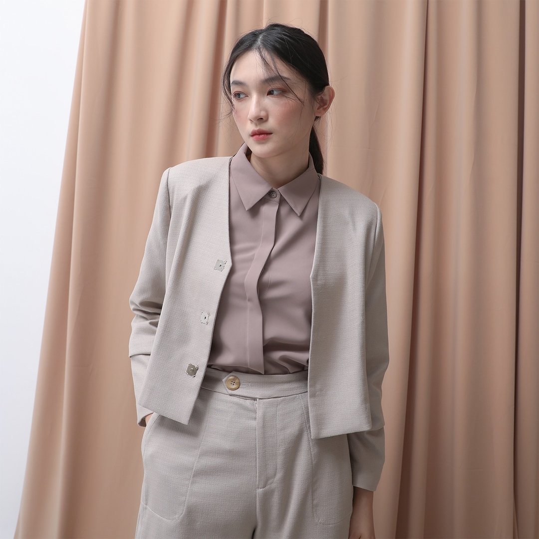 Louge_楼阁短版外套_22AF301_卡其 - 女装休闲/机能外套 - 聚酯纤维 卡其色