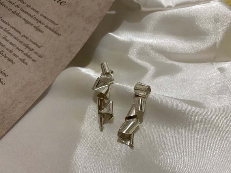 Ribbon ring - 耳环/耳夹 - 纯银 银色