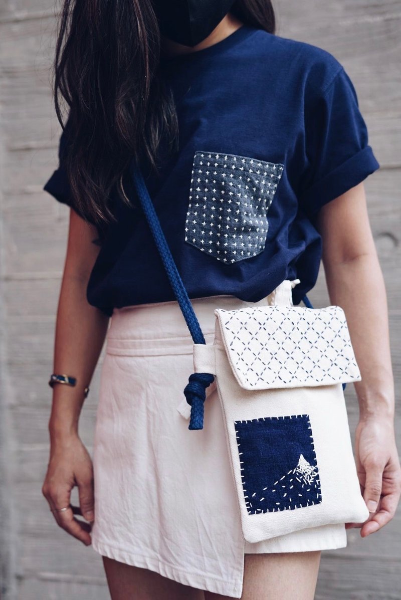 蓝染手工日本富士山刺绣斜背包 - 侧背包/斜挎包 - 棉．麻 