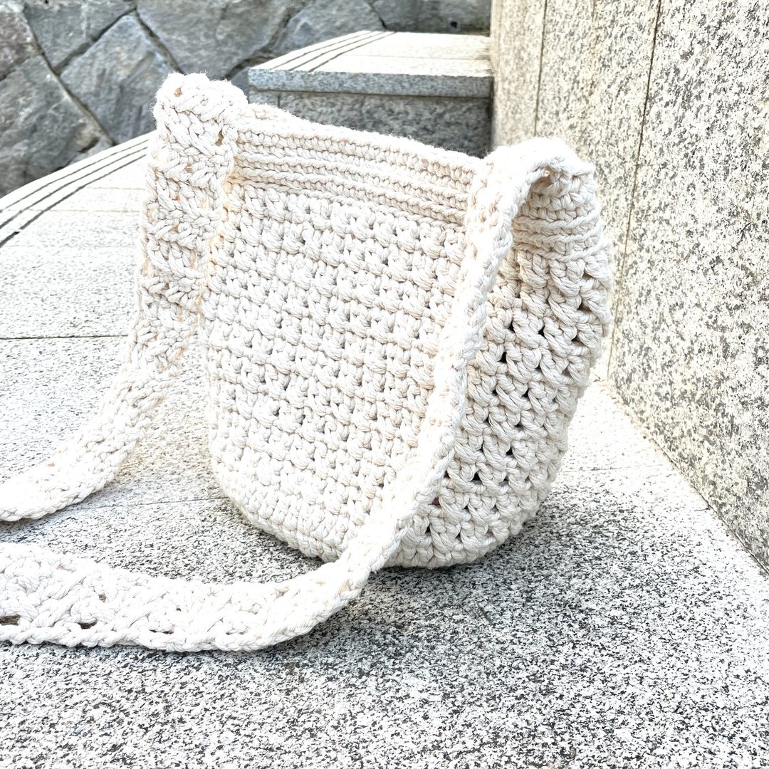 手工钩织圆底斜挎包【Crochet bag】 - 侧背包/斜挎包 - 棉 