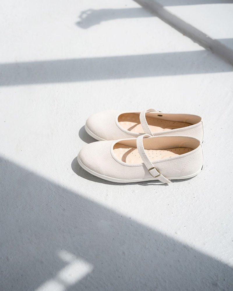 下雪一样的景色【公主日】奶茶白 麂皮布 秋冬穿搭 日系 真皮鞋垫 - 女款休闲鞋 - 棉．麻 白色