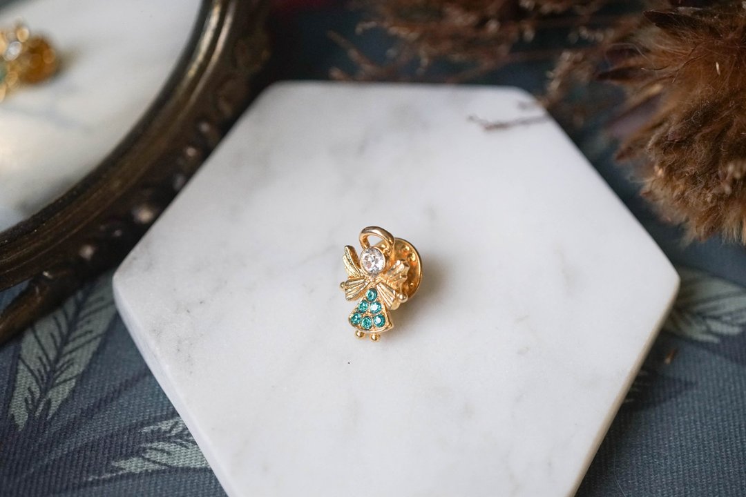 【古董饰品/西洋老件】VINTAGE CAMCO古着小天使别针 - 胸针 - 其他金属 金色