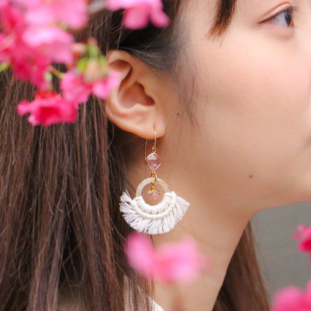 【独特联名款】花朵 琉璃 编织 流苏耳环 樱吹雪 - 耳环/耳夹 - 棉．麻 粉红色