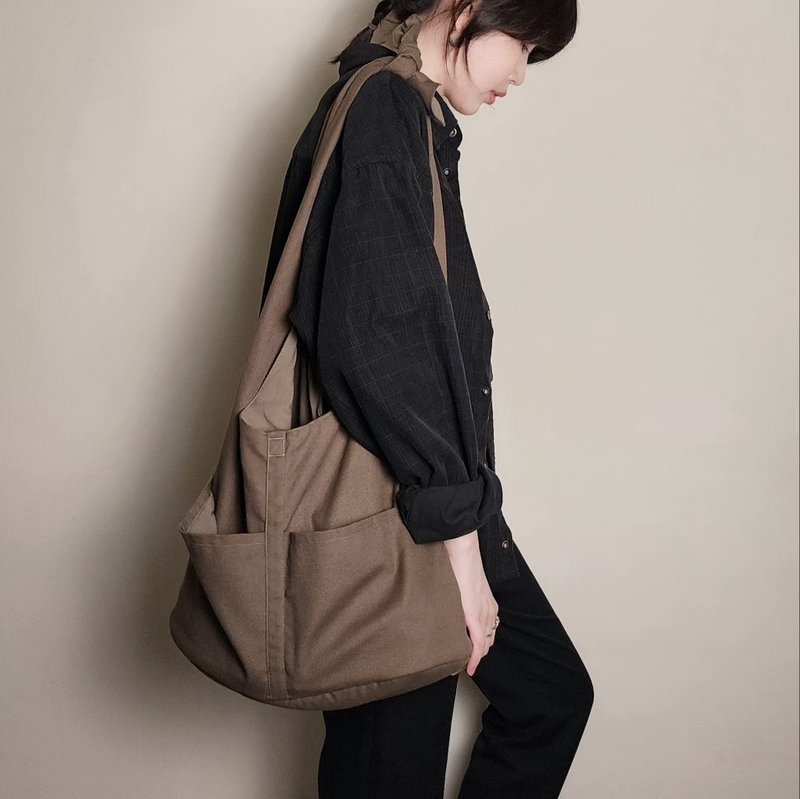 KHAKI HOBO BAG 咖棕色打结旅行漂流人包 - 侧背包/斜挎包 - 棉．麻 