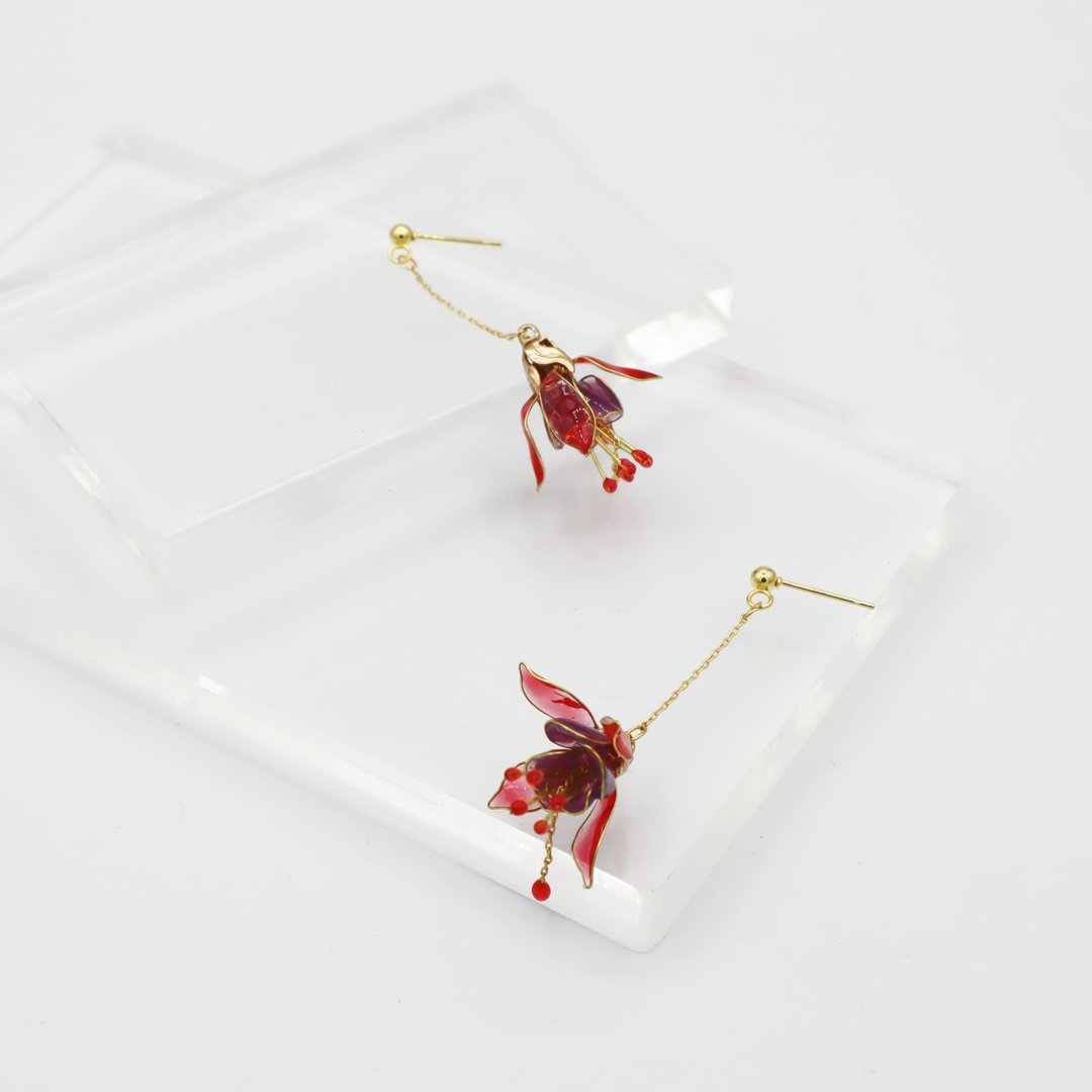 fuchsia piercing - 耳环/耳夹 - 树脂 红色