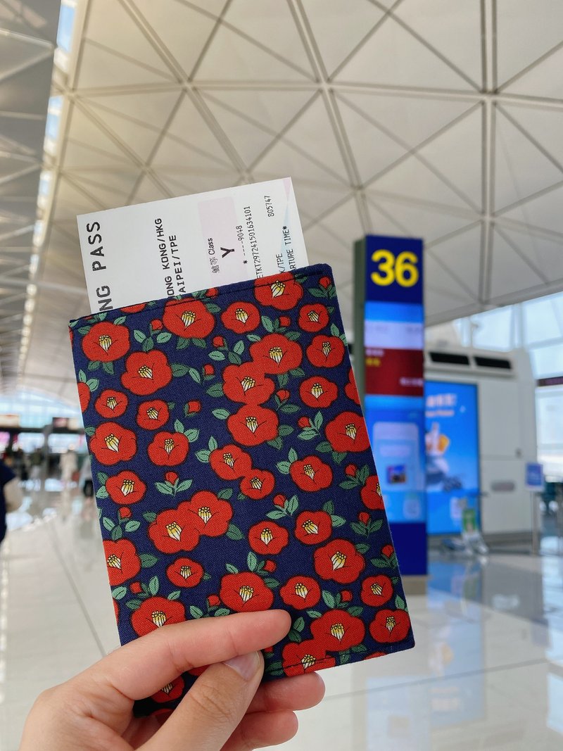 护照套 Passport Holder 护照夹 护照收纳 蓝色山茶花款 - 护照夹/护照套 - 棉．麻 