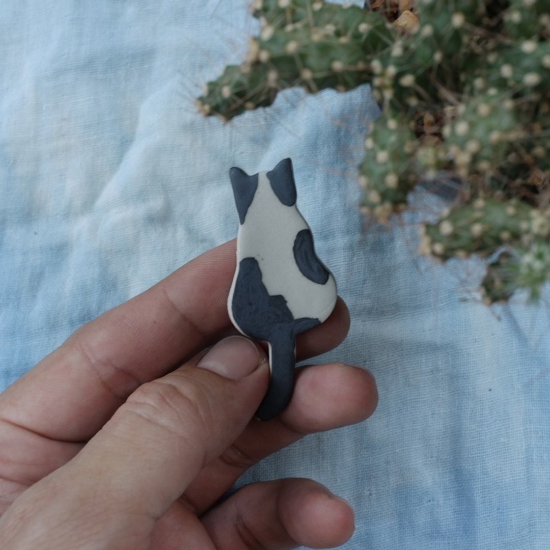 cat ceramic brooch - 胸针 - 纸 白色