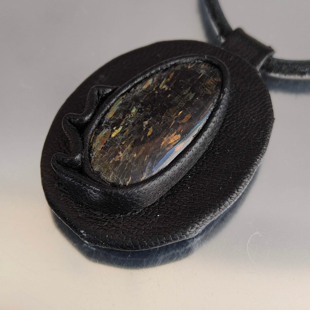 Genuine Greenland Nuummite leather choker necklace with black spinel beads - 项链 - 宝石 黑色