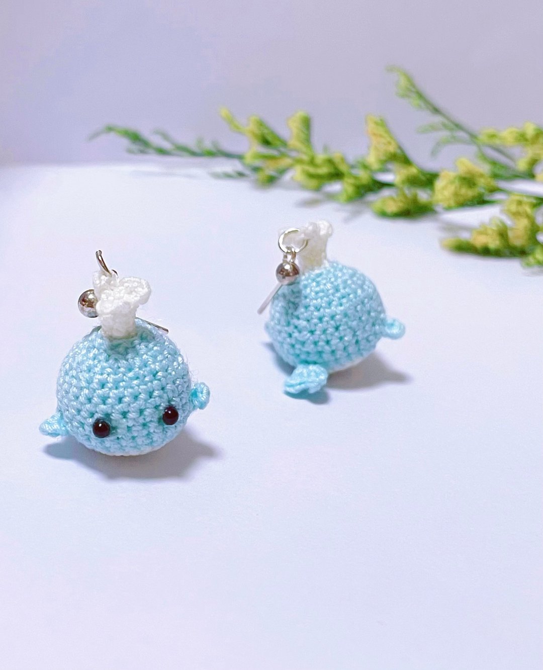 Amigurumi (Weave) Whale Earrings 微鈎鲸鱼耳环 非常律师禹英禑 - 耳环/耳夹 - 绣线 多色