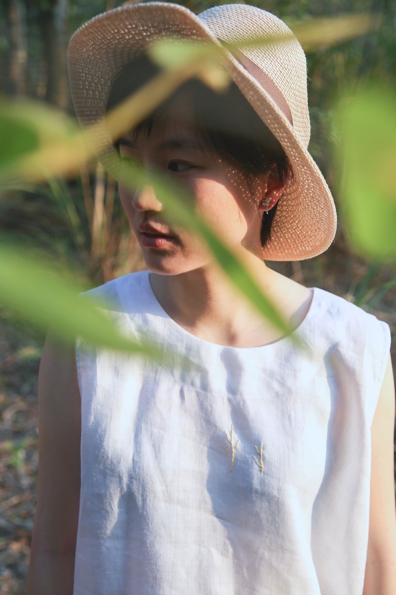 /小草//白色天然苎麻背心 - 女装背心 - 棉．麻 