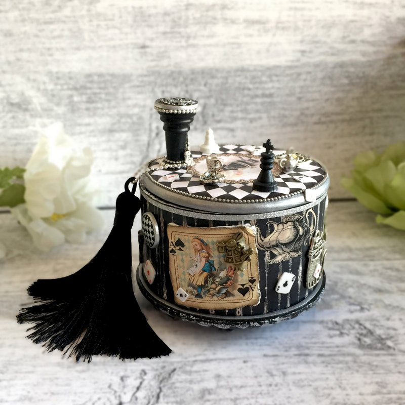 Black jewelry box,Box Alice in Wonderland,Cheshire cat Storage,Mad Hatter box - 收纳用品 - 木头 黑色
