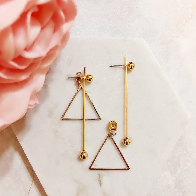 ::极简几何系列:: 简约几何混搭形状混合颜色个性耳环花托 / ::Minimalist Geometric Collection:: Mix Color Gold and Rhodium Plated Minimalist Geometric Ball Stick Ear Stud with Triangle Ear Jackets - 耳环/耳夹 - 其他金属 