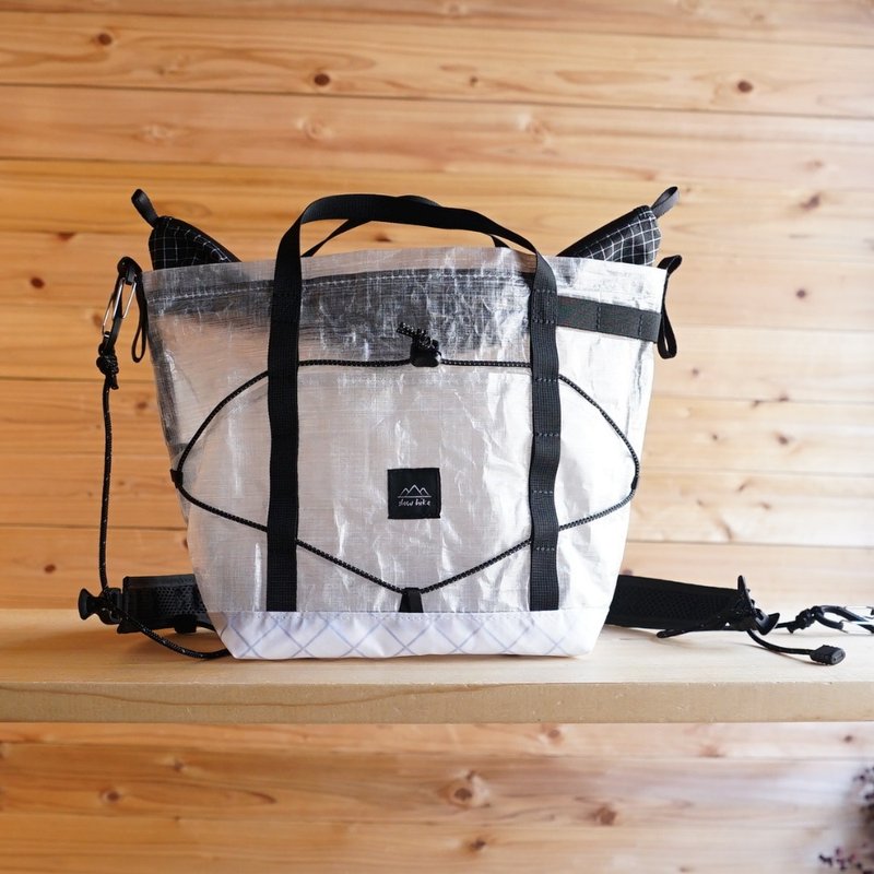 DCF・White【登山者斜背包・M】/ 露营・健行・登山・音乐祭・户外・侧背包・防水 - 侧背包/斜挎包 - 环保材料 白色