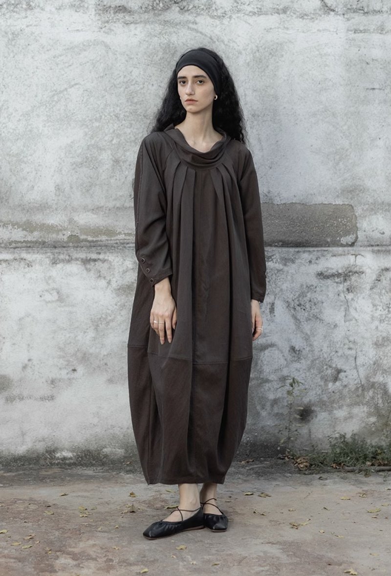 法式复古 茧型寬鬆花苞连身裙 铜氨天丝开叉长裙 - 洋装/连衣裙 - 其他材质 咖啡色