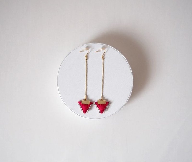 TRIANGLE Earrings / red - 耳环/耳夹 - 棉．麻 红色