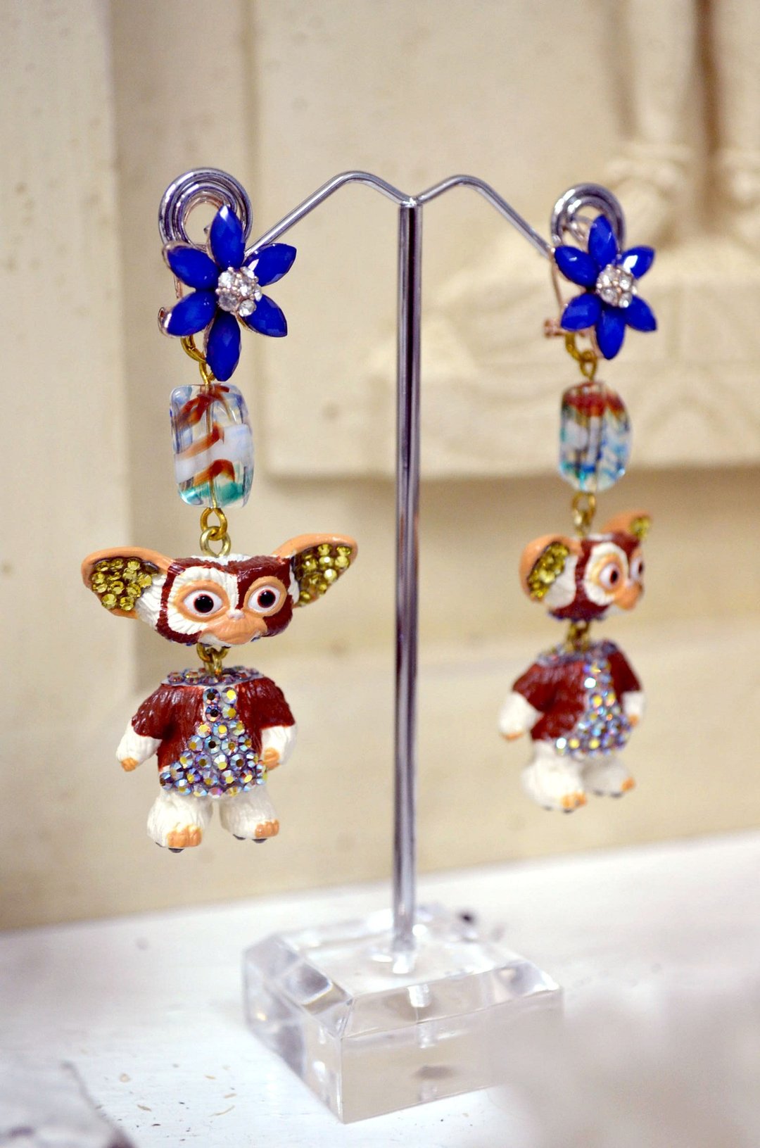 TIMBEE LO 小魔怪耳环 SWAROVSKI 水晶 贴钻 - 耳环/耳夹 - 塑料 多色