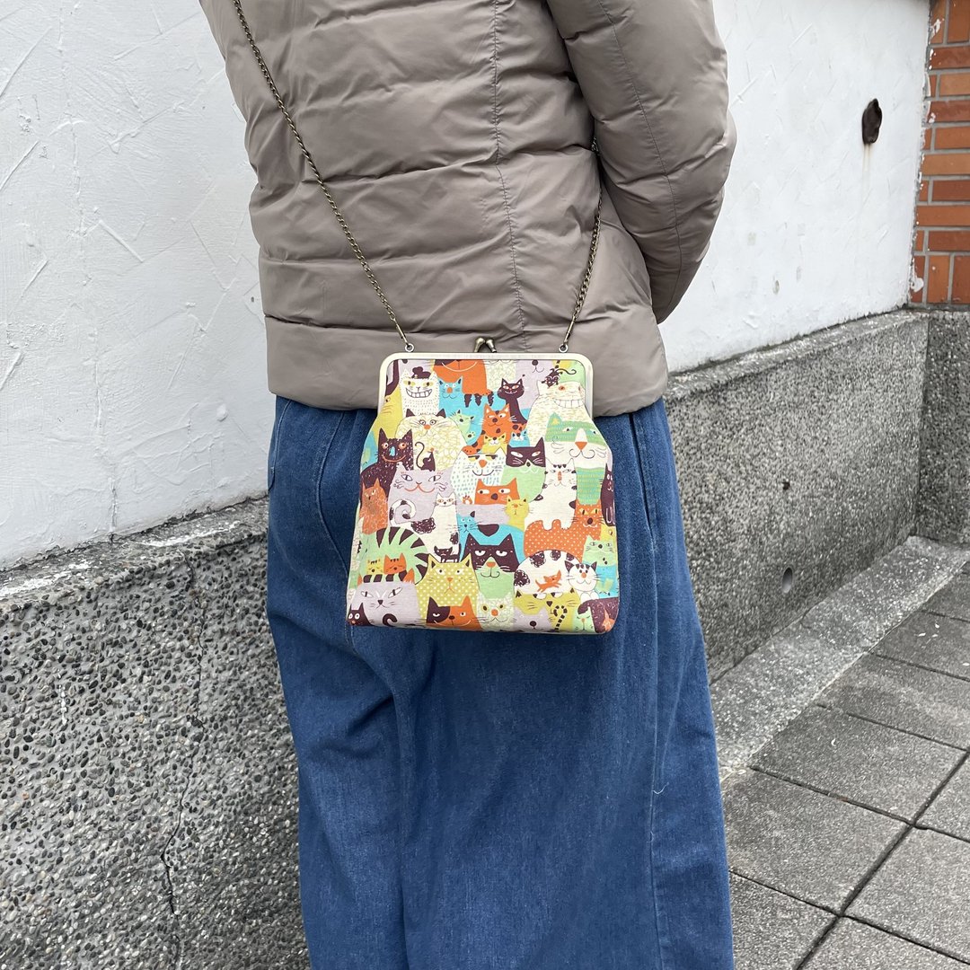 猫咪猫咪口金包 / 斜背包 / 侧背包 / 随身包 - 侧背包/斜挎包 - 棉 卡其色