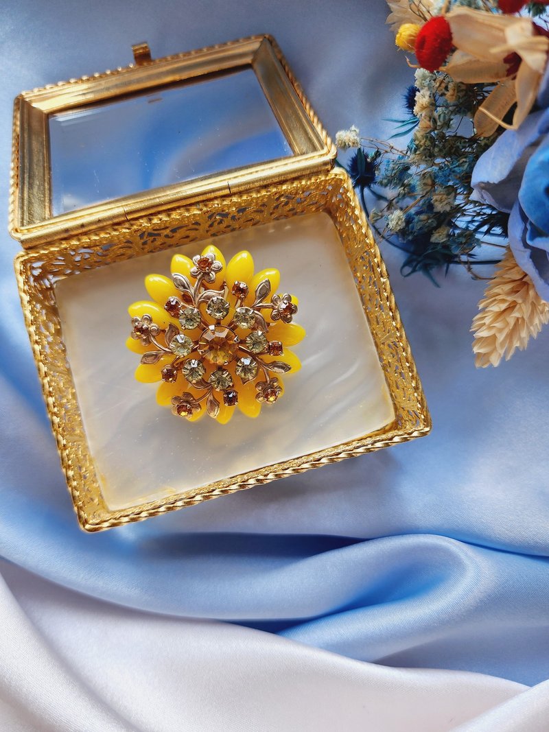 美国西洋古董饰品 / 晶钻花叶鲜黄Lucite胸针/别针/复古首饰 - 胸针 - 其他材质 