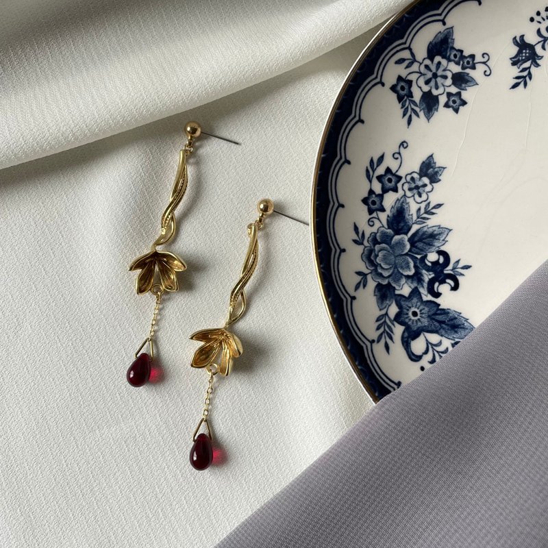 莲 水滴琉璃黄铜耳环 - 耳环/耳夹 - 铜/黄铜 金色