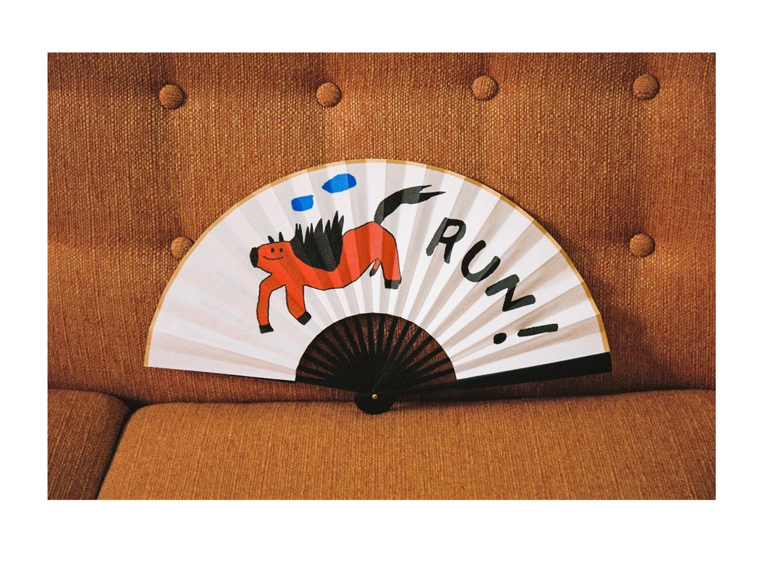 林李婆婆OLINLIO小马哥RUN 折扇 - 扇子 - 其他材质 红色