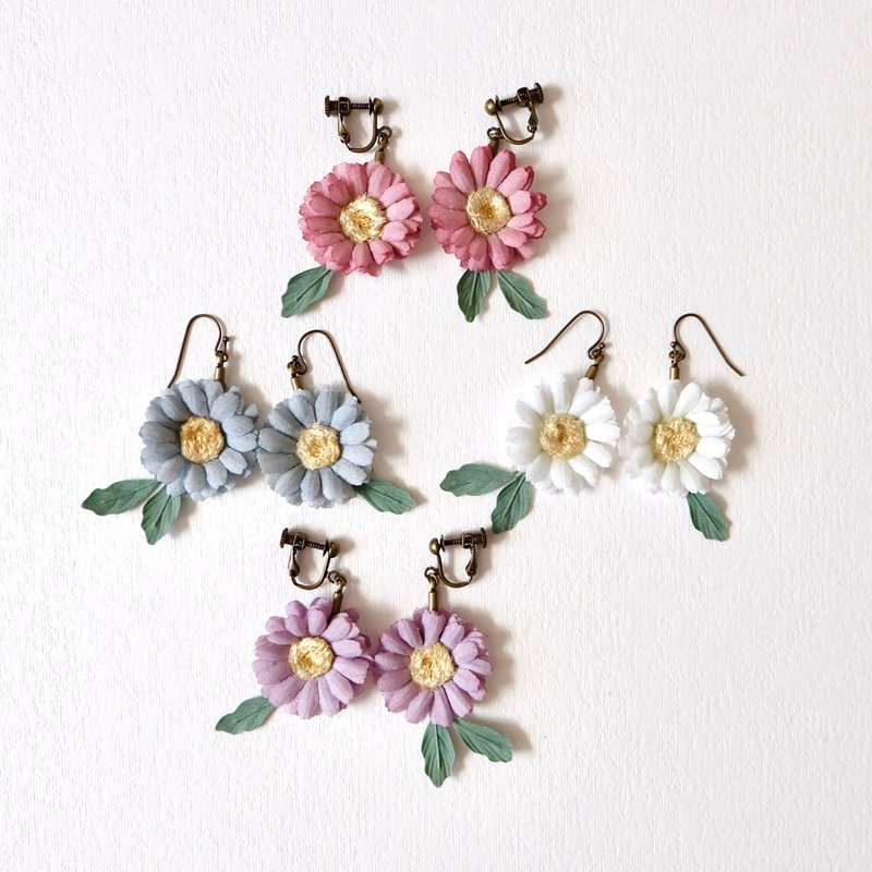 布花雏菊耳夹 - 耳环/耳夹 - 棉．麻 白色