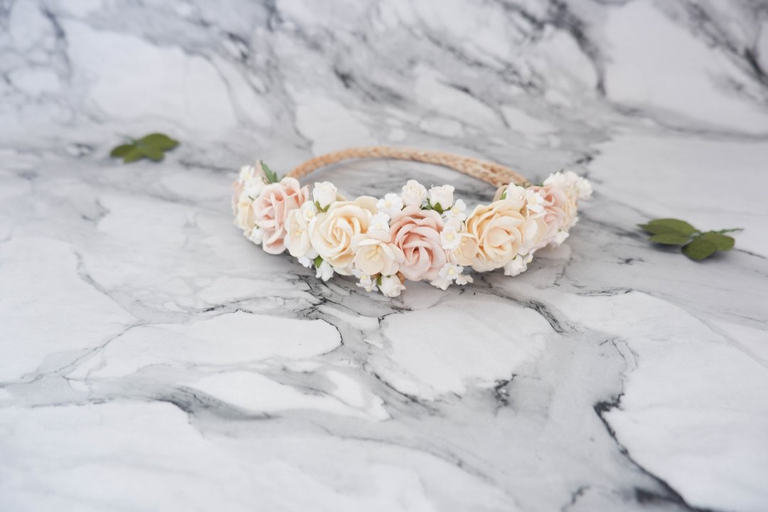Beige blush pink flower crown, neutral hair accessories, wedding headpiece - 发饰 - 纸 白色