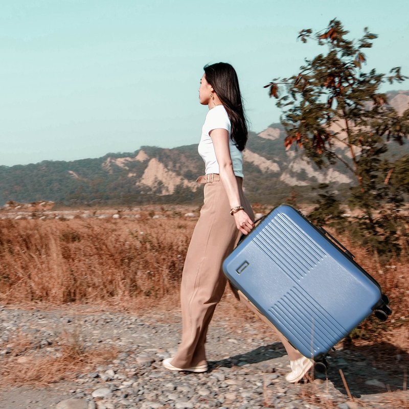 奥莉薇阁 24寸 无懈可击 德国拜耳纯PC防爆拉链 行李箱 旅行箱 - 行李箱/行李箱保护套 - 塑料 蓝色