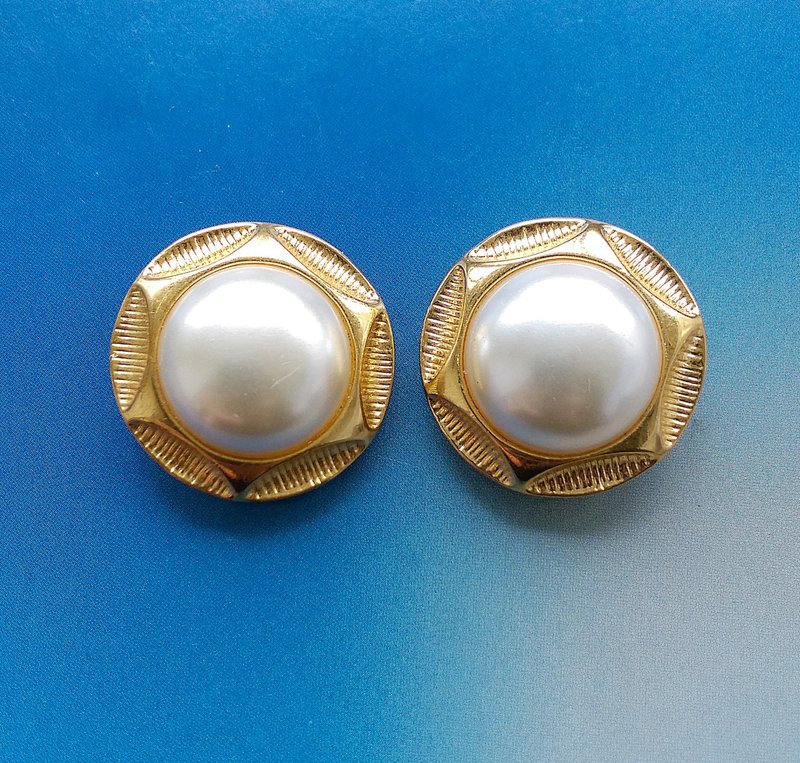 Vintage Jewelry 西洋古董饰品 经典 优雅风格 仿珠 夹式耳环 - 耳环/耳夹 - 其他金属 金色