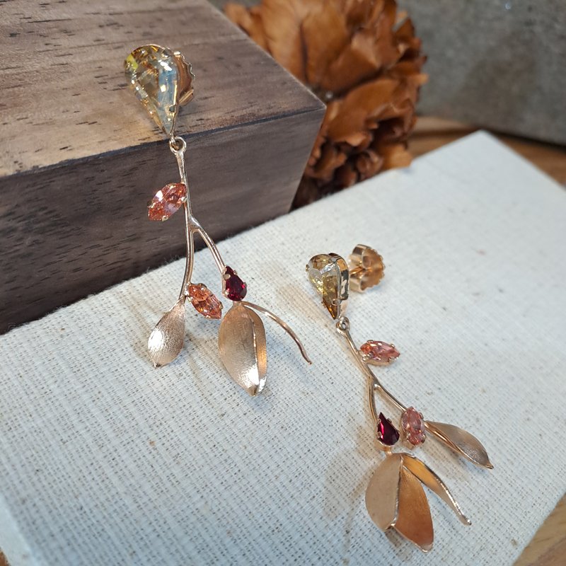 Flower Earrings,14K gold plated earrings, Swarovski crystal Earring, Handmade, - 耳环/耳夹 - 其他金属 金色