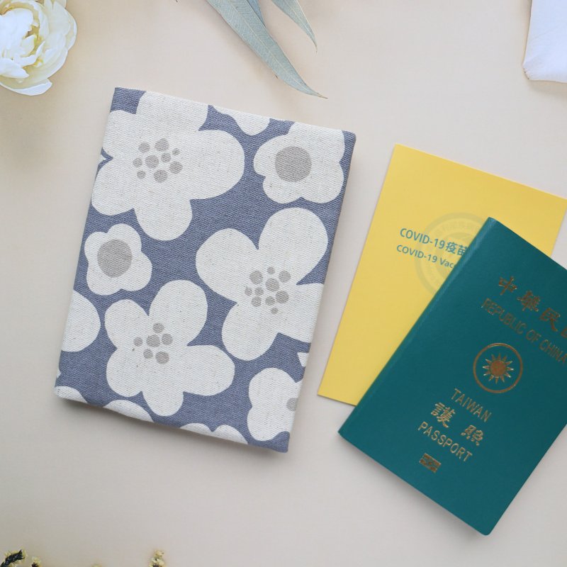 【小白花-灰】日本进口布料 手作护照套 护照夹 护照套 护照包 - 护照夹/护照套 - 棉．麻 蓝色