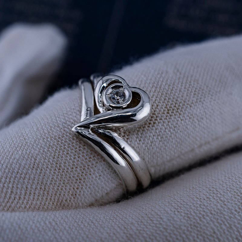 [可选颜色] 心形图案 925银V 形戒指 [定制] S-035 - 戒指 - 其他金属 银色