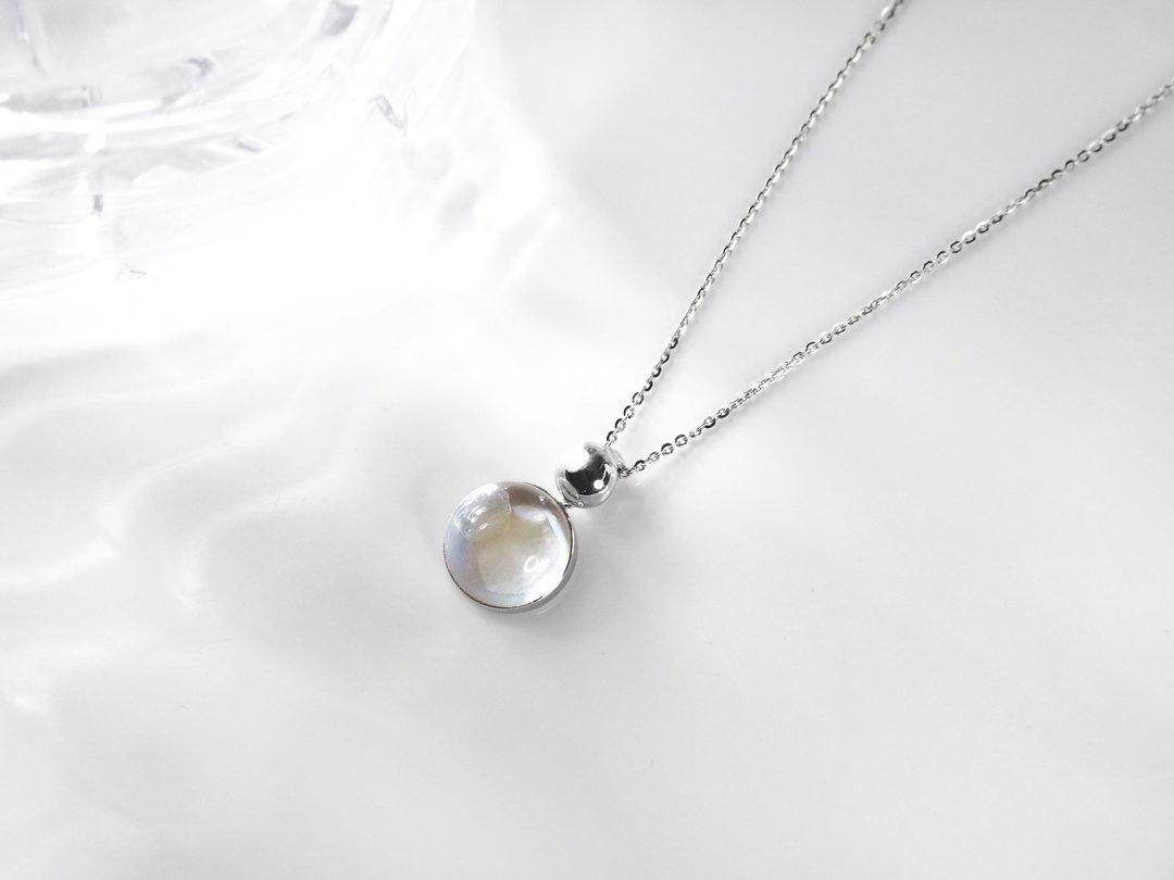 莹白彩虹 | 白水晶 / 圆满系列 | 珍珠母贝项链 - 项链 - 水晶 银色