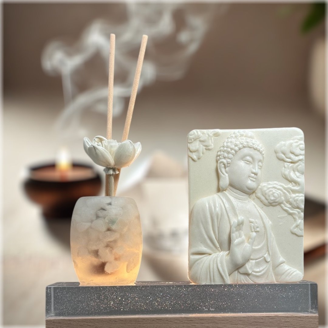 净念开运水晶平安灯座系列 白水晶 佛艺系列九 艺术灯 赠5ML精油 - 香薰/精油/线香 - 树脂 白色
