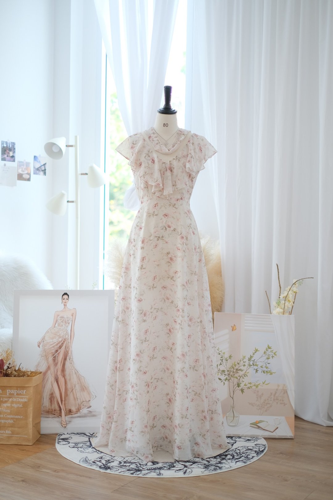 白色碎花长洋装，适合做为伴娘服或参加正式场合。 - 晚装/礼服 - 聚酯纤维 白色
