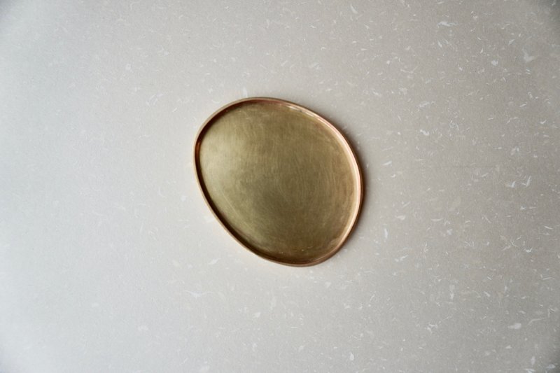 手做黄铜小盘子-原色不规则圆 - 摆饰 - 铜/黄铜 金色