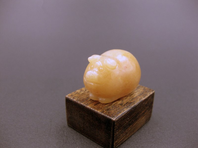 雕件 逗乐动物-幻想猪 新疆金丝玉 - 摆饰 - 玉石 黄色