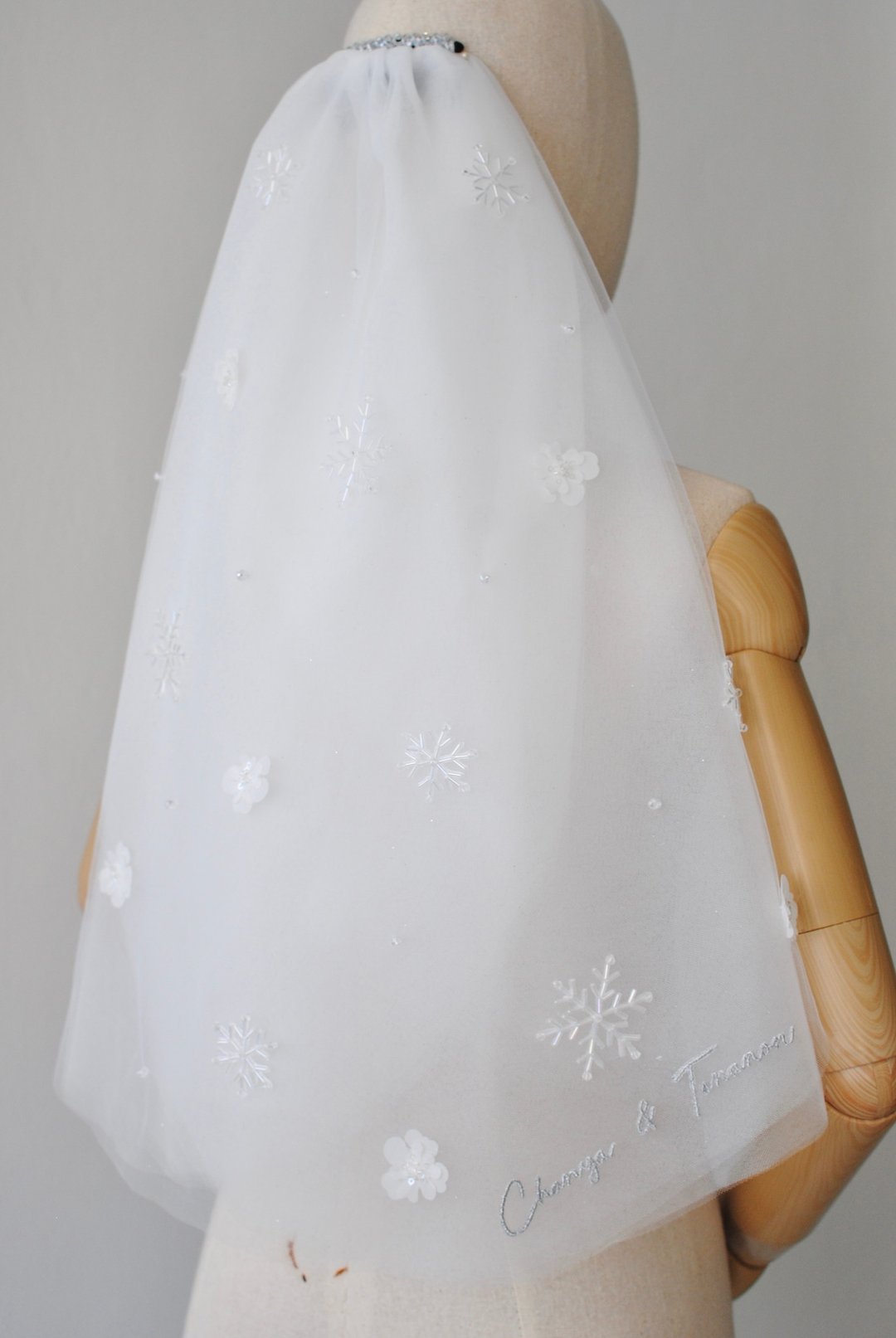 White Camellia and Snowflake Veil - 发饰 - 绣线 白色