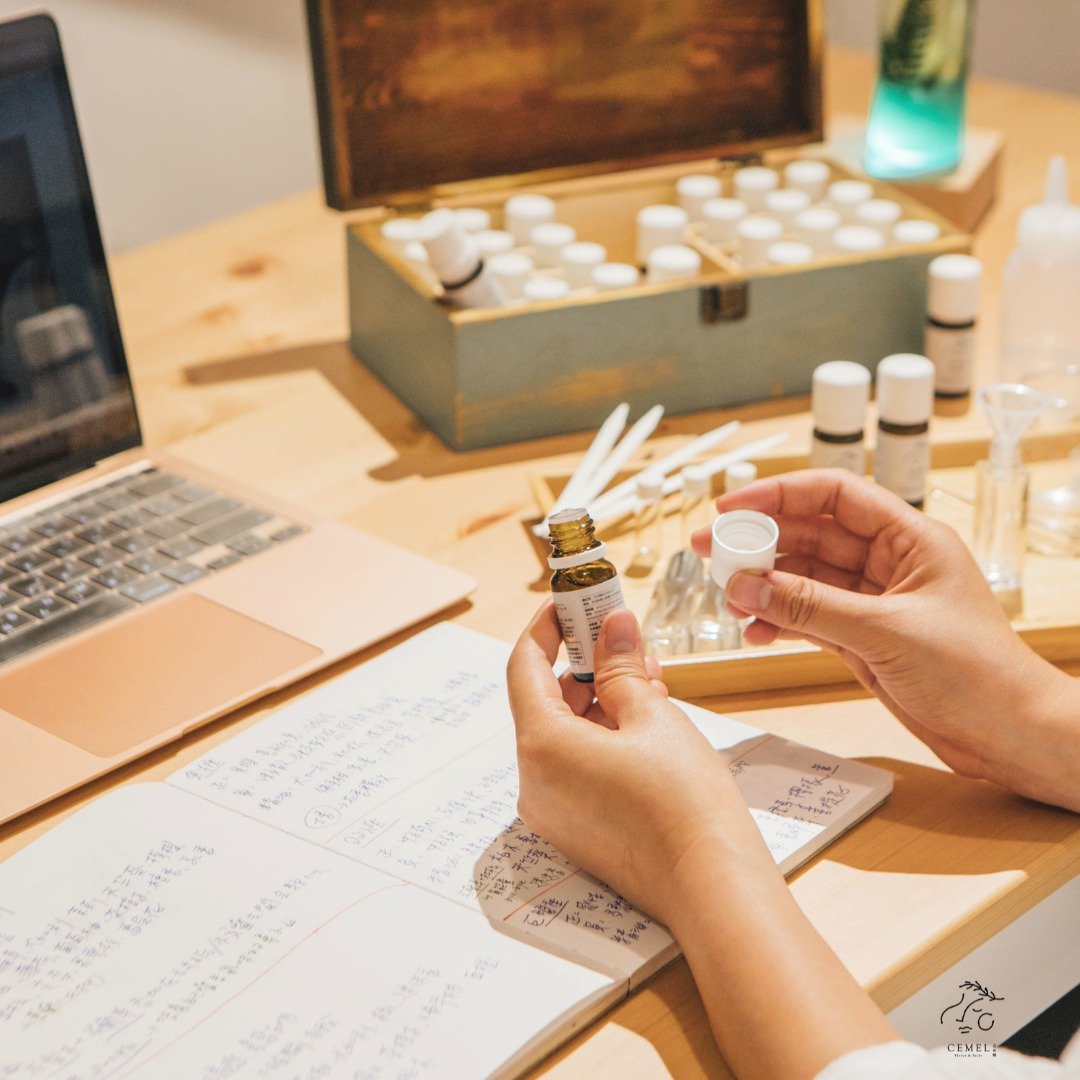 在线韩国KDCA一日天然精油调香师证照 - 蜡烛/香氛/手工皂 - 精油 透明