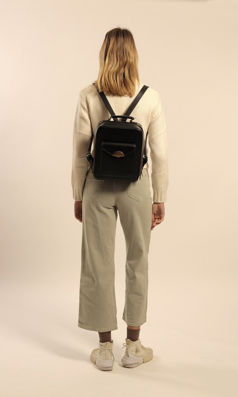 AVERY 英伦牛皮复古拉链背包 黑色 - 后背包/双肩包 - 真皮 黑色