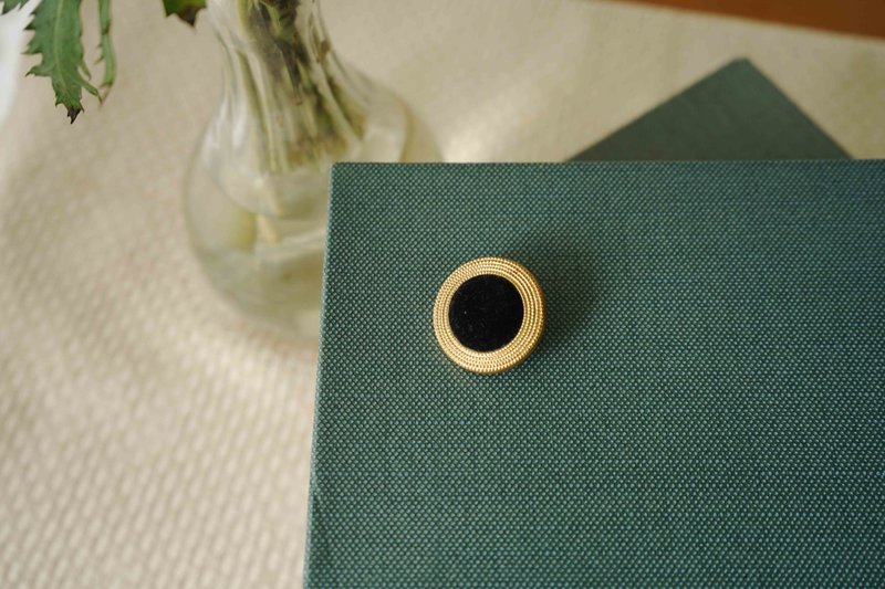 欧洲杂货-复古金边绒布大钮扣耳环 - 耳环/耳夹 - 聚酯纤维 黑色