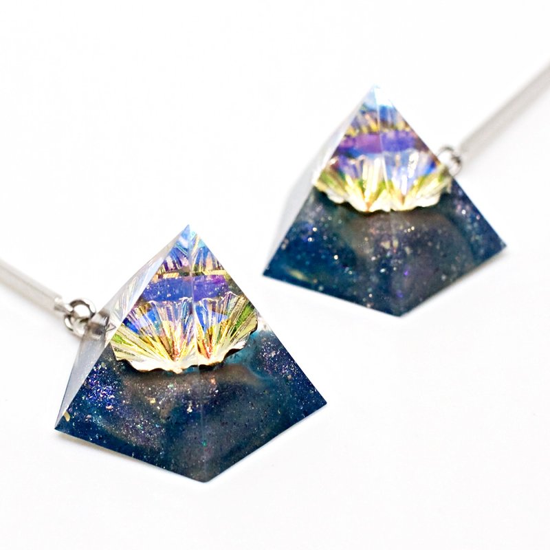 Pentagon dangle earrings (Whitebeard Falls) - 耳环/耳夹 - 树脂 蓝色