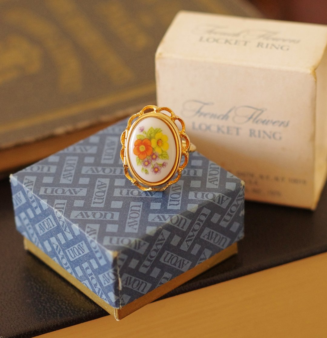 古董经典法式陶瓷照片LOCKET戒指 1975年 AVON RIN127 - 戒指 - 其他金属 金色