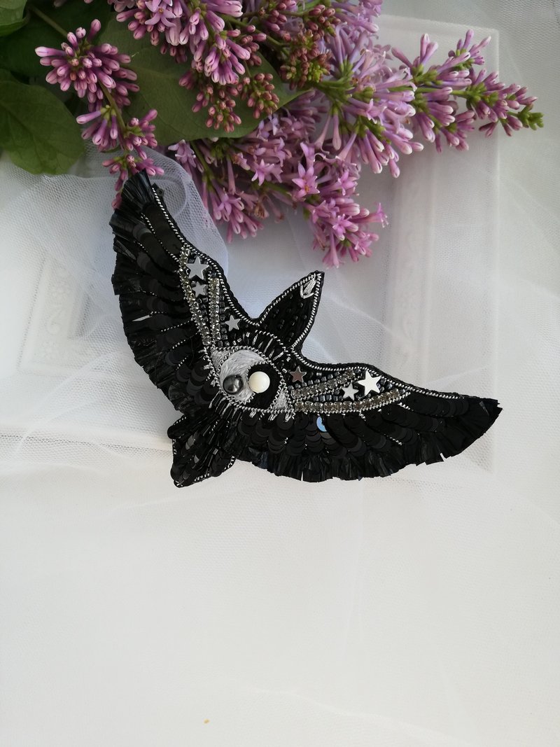 Brooch crow beaded, hand embroidery, black raven bird, Yin Yang - 胸针 - 其他材质 黑色