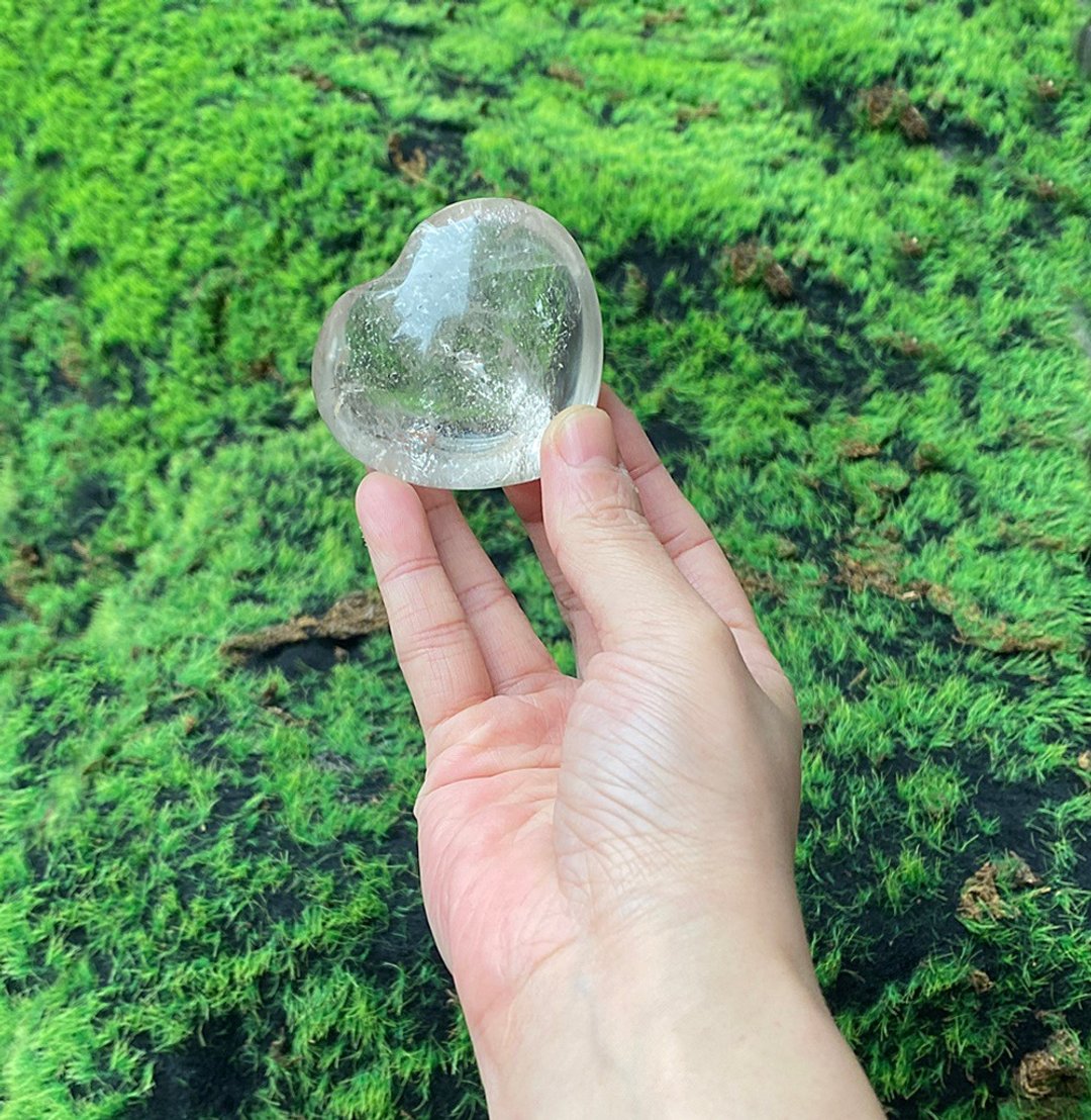 天然彩虹带彩白水晶大爱心| 净化负能量|快速出货 风水摆件 - 摆饰 - 水晶 多色