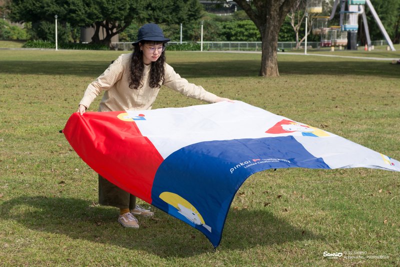 【限定联名】Pinkoi x Hello Kitty 联名野餐垫 - 野餐垫 - 塑料 多色