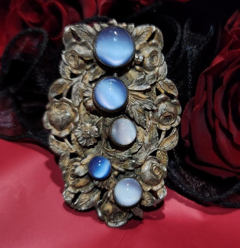 维多利亚时期1830-1900玫瑰花白色金属仿猫眼裙夹胸针圣诞礼盒 - 胸针 - 贵金属 蓝色