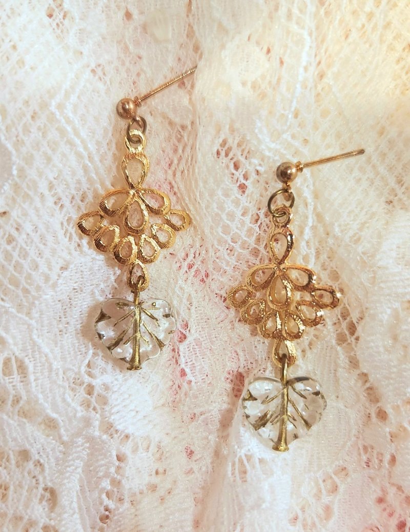 【毕业礼物】【圣诞礼盒】捷克手绘玻璃珠铜电金耳环(可改耳夹) - 耳环/耳夹 - 铜/黄铜 金色