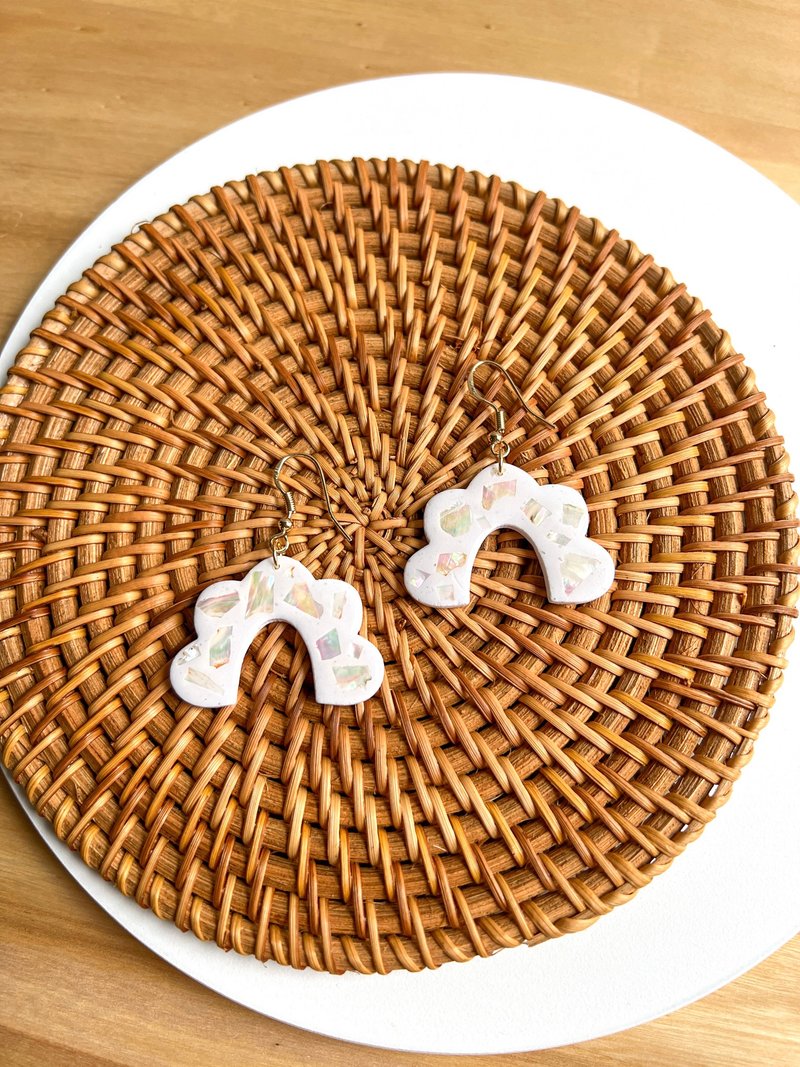 • 手工软陶耳环 • 贝壳片扇形 (可改耳夹) - 耳环/耳夹 - 陶 多色