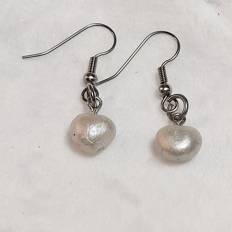 ็Heart Earring Handmade Air Dry Clay Eco Friendly Stainless Wire Hook - 耳环/耳夹 - 粘土 银色